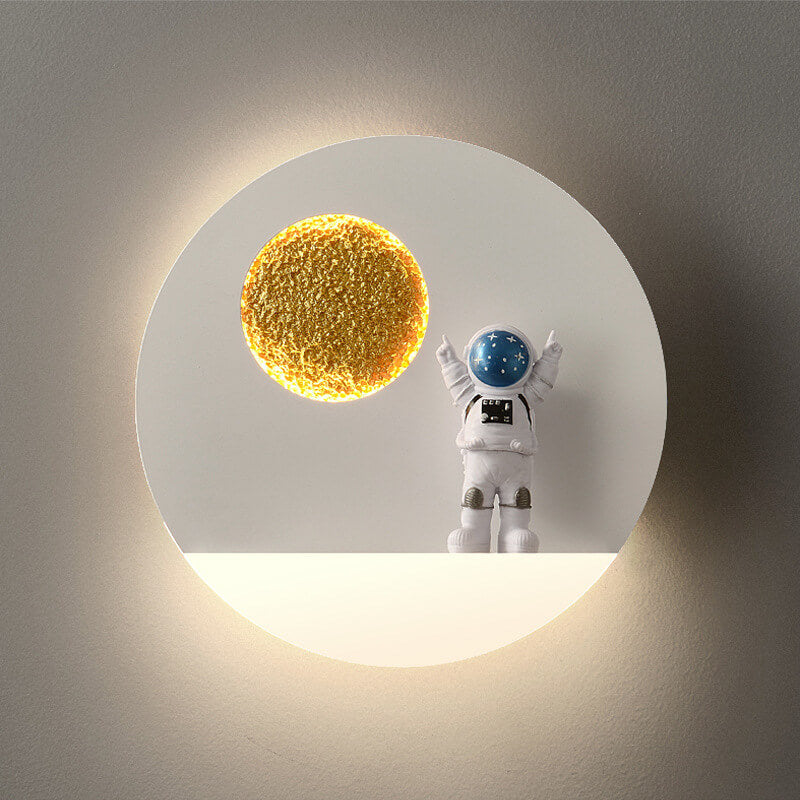 Norvo | Moderne Kreativ Jern Harpiks Rund Astronaut LED Vegglampe for Soverom