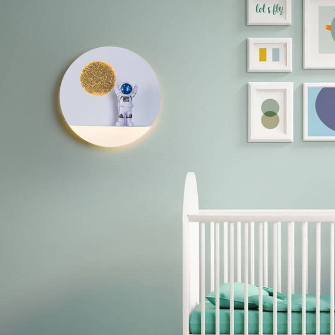Norvo | Moderne Kreativ Jern Harpiks Rund Astronaut LED Vegglampe for Soverom