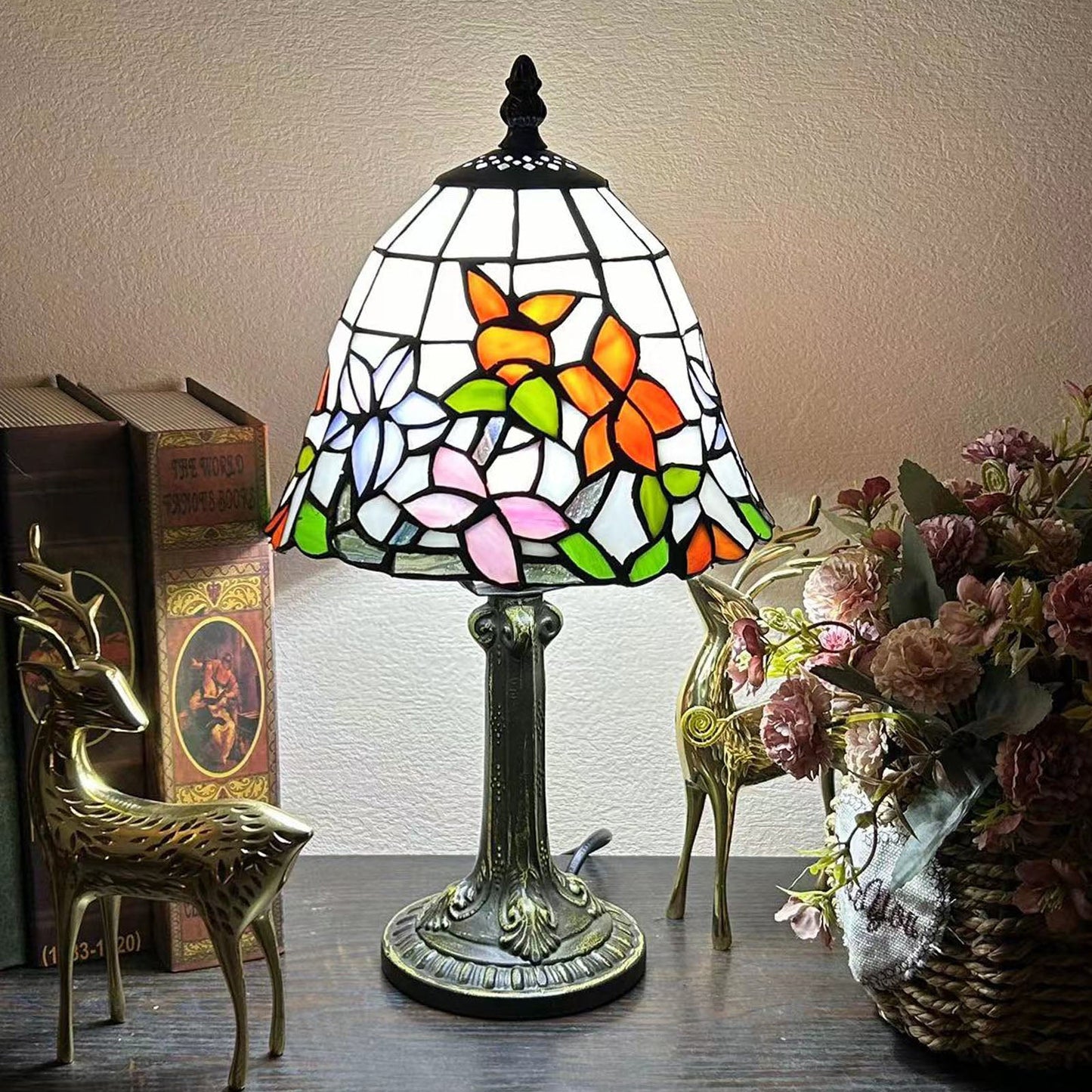 Norvo | Tradisjonell Tiffany Legert Glasskuppel Blomst 1-Lampe Bordlampe for Nattbord
