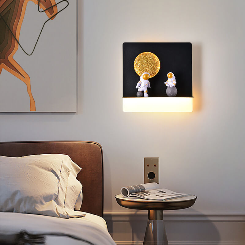 Norvo | Moderne Kreativ Jern Harpiks Rund Astronaut LED Vegglampe for Soverom