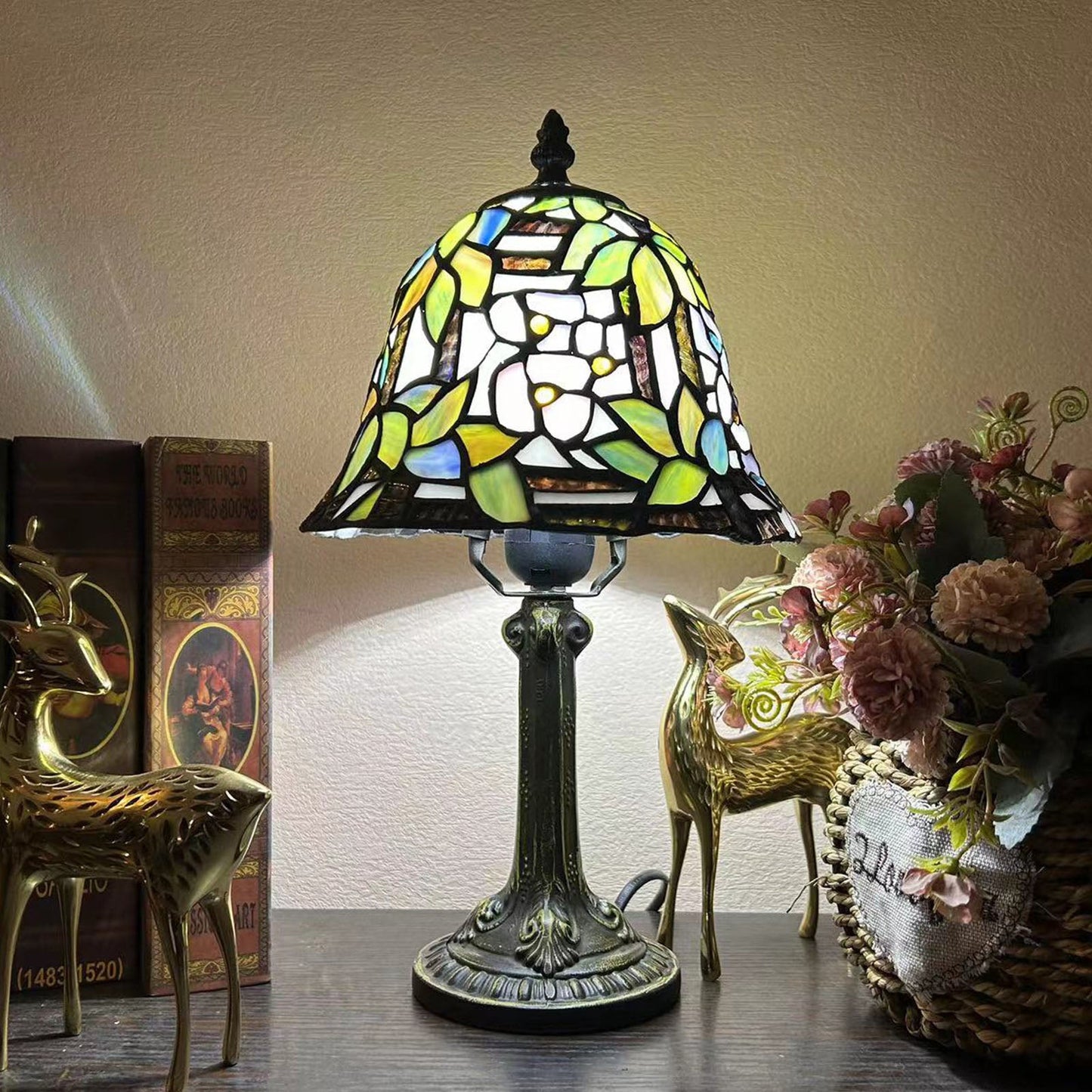 Norvo | Tradisjonell Tiffany Legert Glasskuppel Blomst 1-Lampe Bordlampe for Nattbord