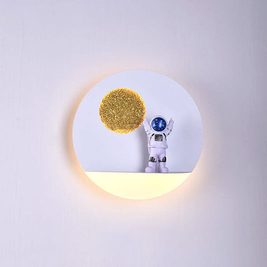 Norvo | Moderne Kreativ Jern Harpiks Rund Astronaut LED Vegglampe for Soverom