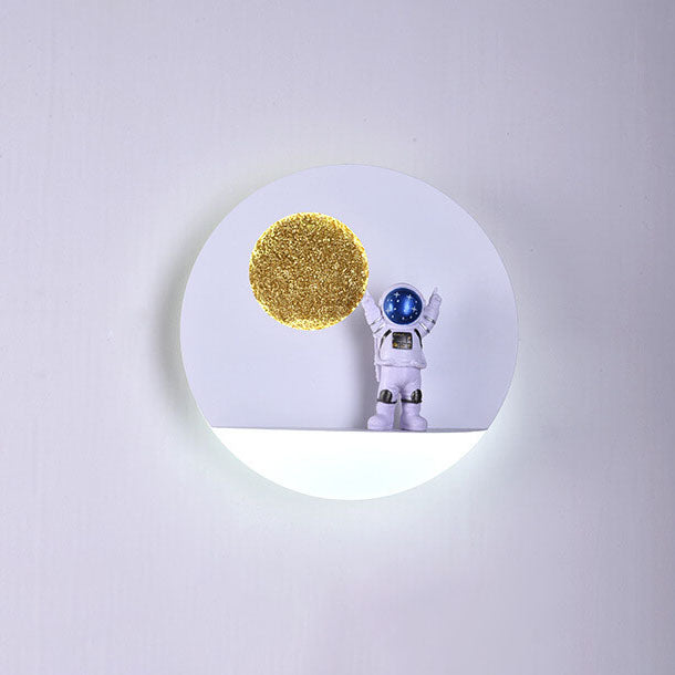 Norvo | Moderne Kreativ Jern Harpiks Rund Astronaut LED Vegglampe for Soverom