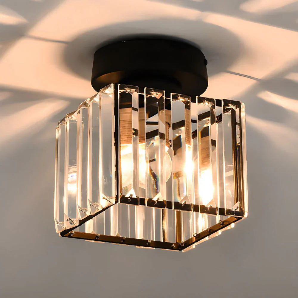 Norvo | Moderne Krystal Taklampe med Gull- og Svart Detaljer – Stilfull Belysning for Hjemmet Ditt