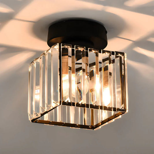 Norvo | Moderne Krystal Taklampe med Gull- og Svart Detaljer – Stilfull Belysning for Hjemmet Ditt