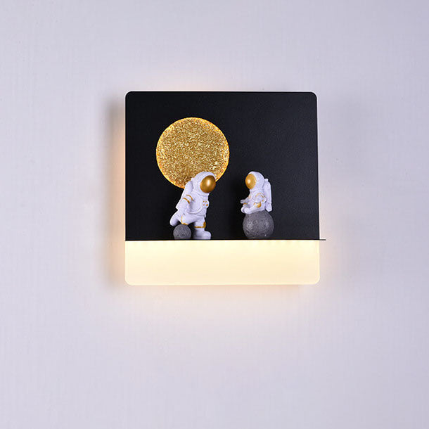 Norvo | Moderne Kreativ Jern Harpiks Rund Astronaut LED Vegglampe for Soverom