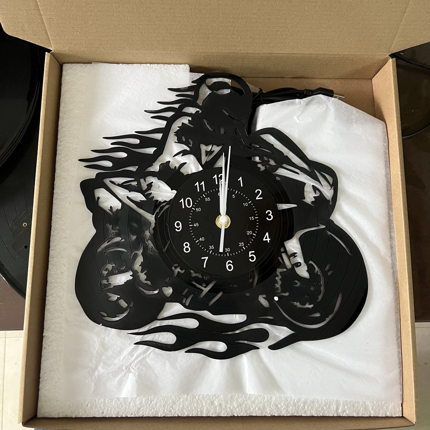 Garduruen vinylveggklokke - Motortema, stil, for stue- og kontorinnredning