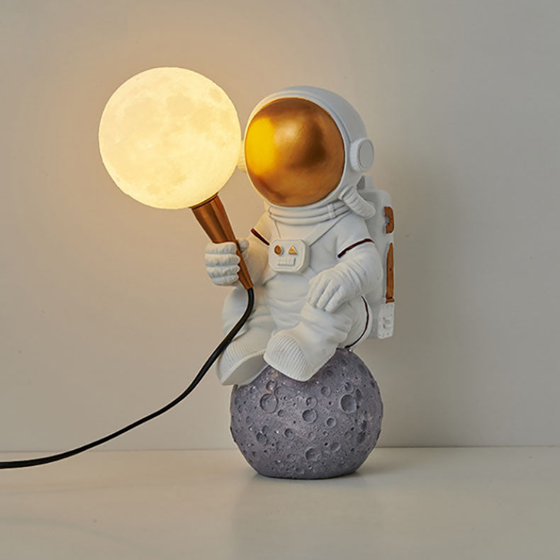 Norvo | CosmoBuddy Astronaut Vegglampe | Kreativ Design | Harpiks & ABS | LED Soveromslampe