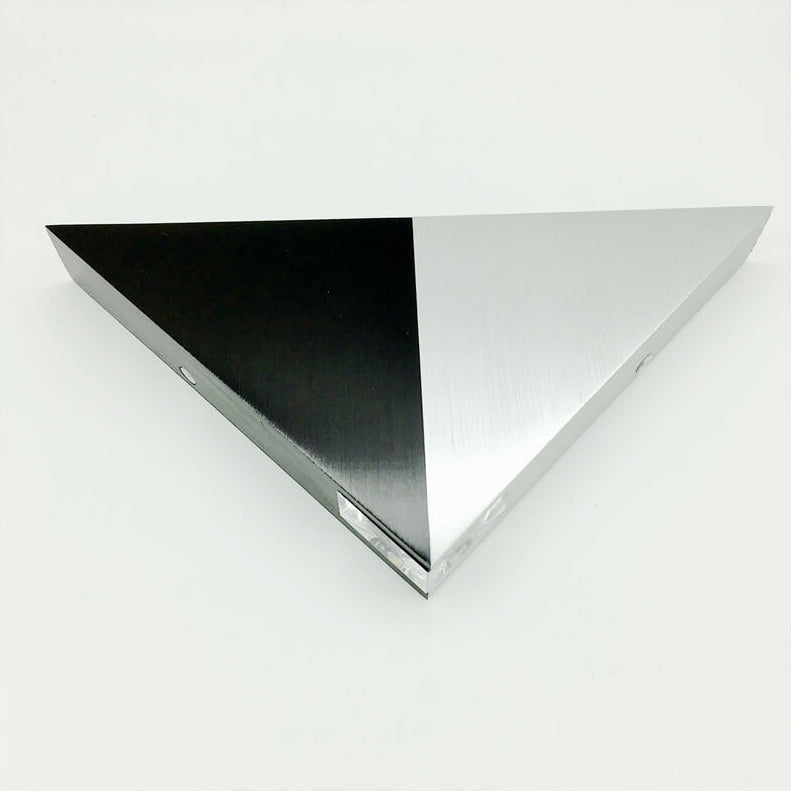 Norvo | TriLumina Prism LED Vegglampe | Kreativ Pyramide Design | Aluminium & Akryl | Fargede Lysalternativer