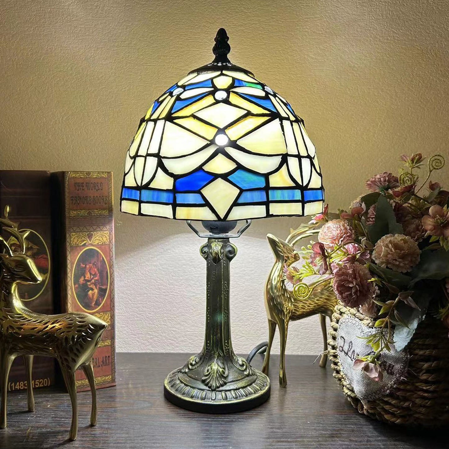 Norvo | Tradisjonell Tiffany Legert Glasskuppel Blomst 1-Lampe Bordlampe for Nattbord