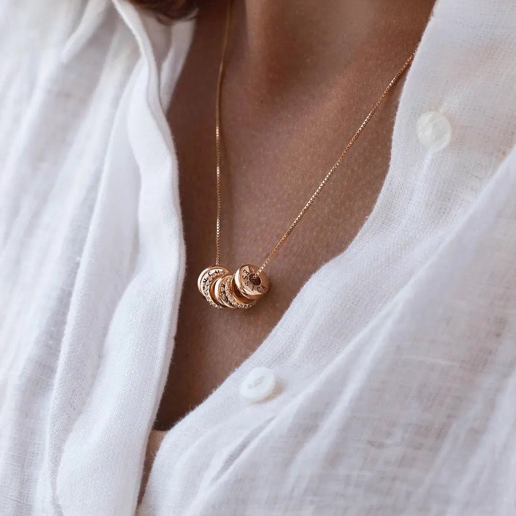 Norvo | 18k Personlig Navn Dainty Diamond Disc Halskjede