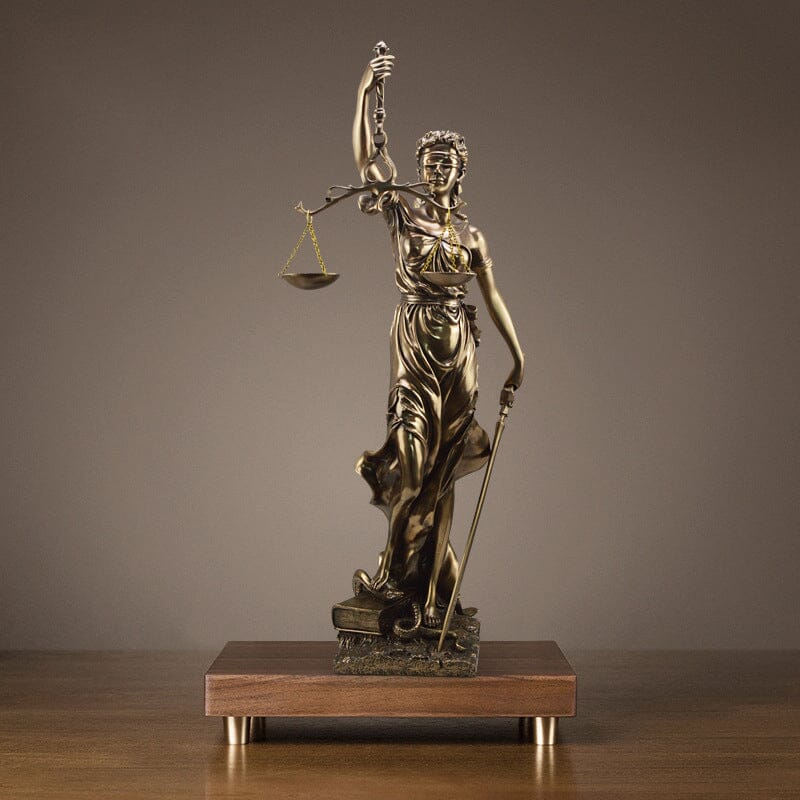 Dekorativ statue av rettferdighetens gudinne