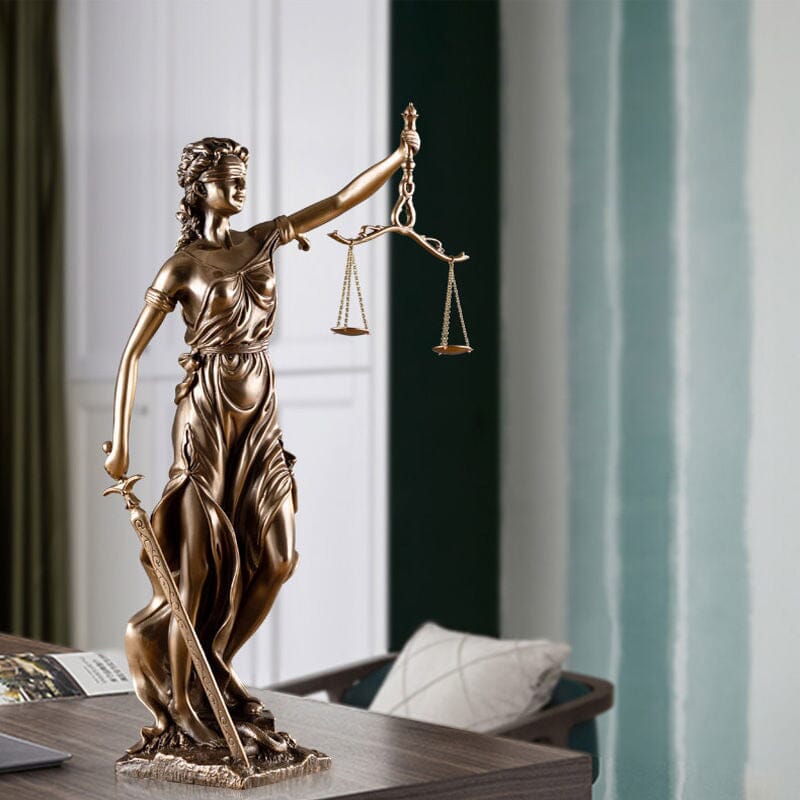 Dekorativ statue av rettferdighetens gudinne