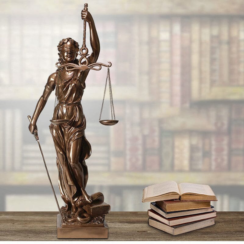 Dekorativ statue av rettferdighetens gudinne