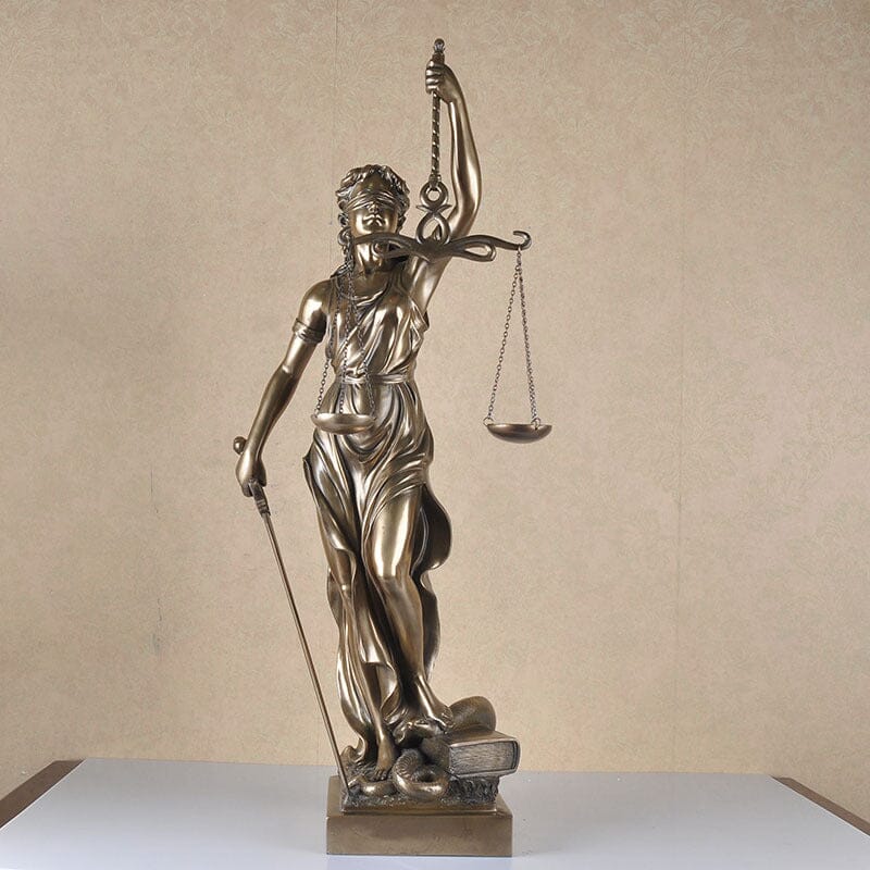 Dekorativ statue av rettferdighetens gudinne