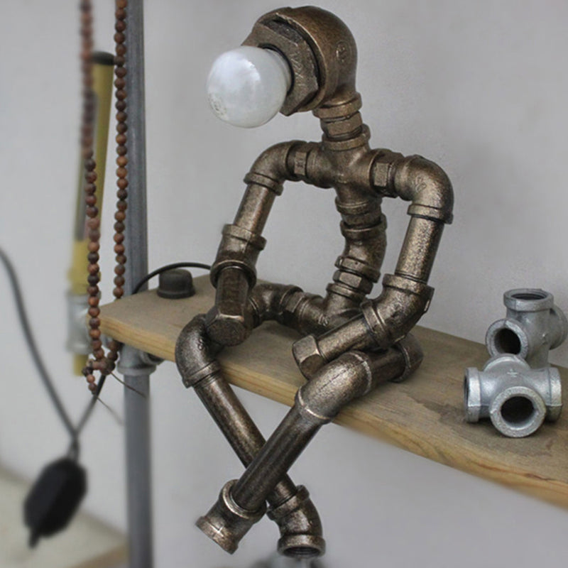 Norvo | RoboShine – Robust Robotlampe laget av jern