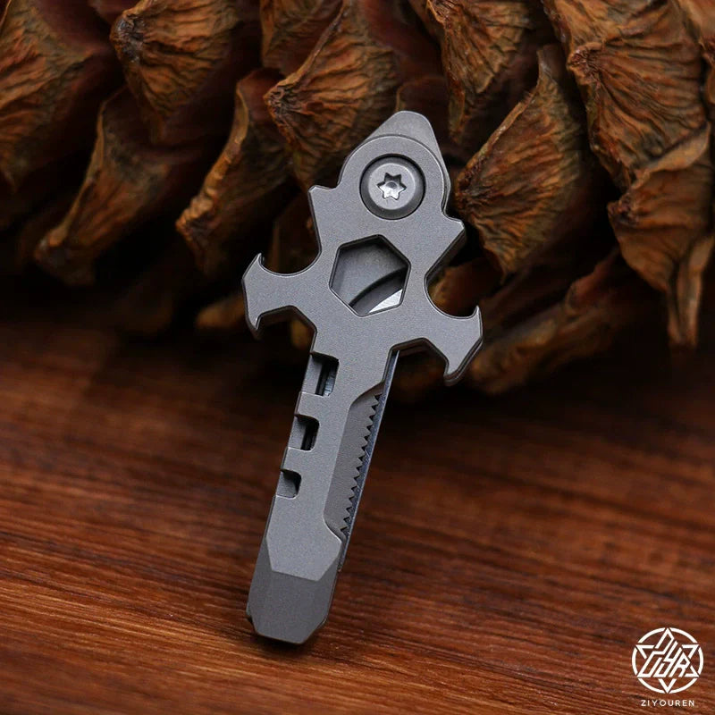 Norvo | Titanium Multi-Verktøy Nøkkelring: Mini EDC Gadget med Korkåpner & Boks Cutter