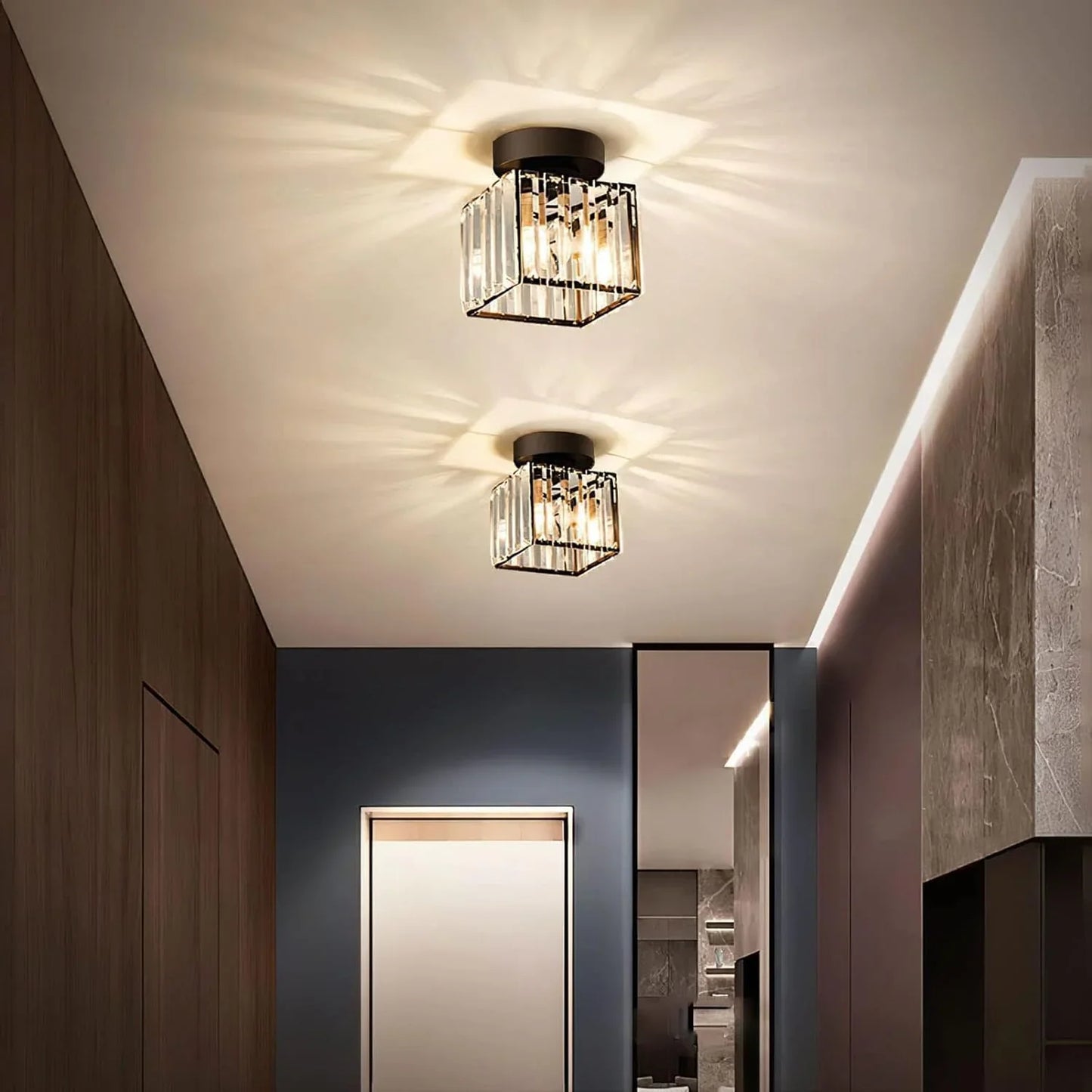 Norvo | Moderne Krystal Taklampe med Gull- og Svart Detaljer – Stilfull Belysning for Hjemmet Ditt