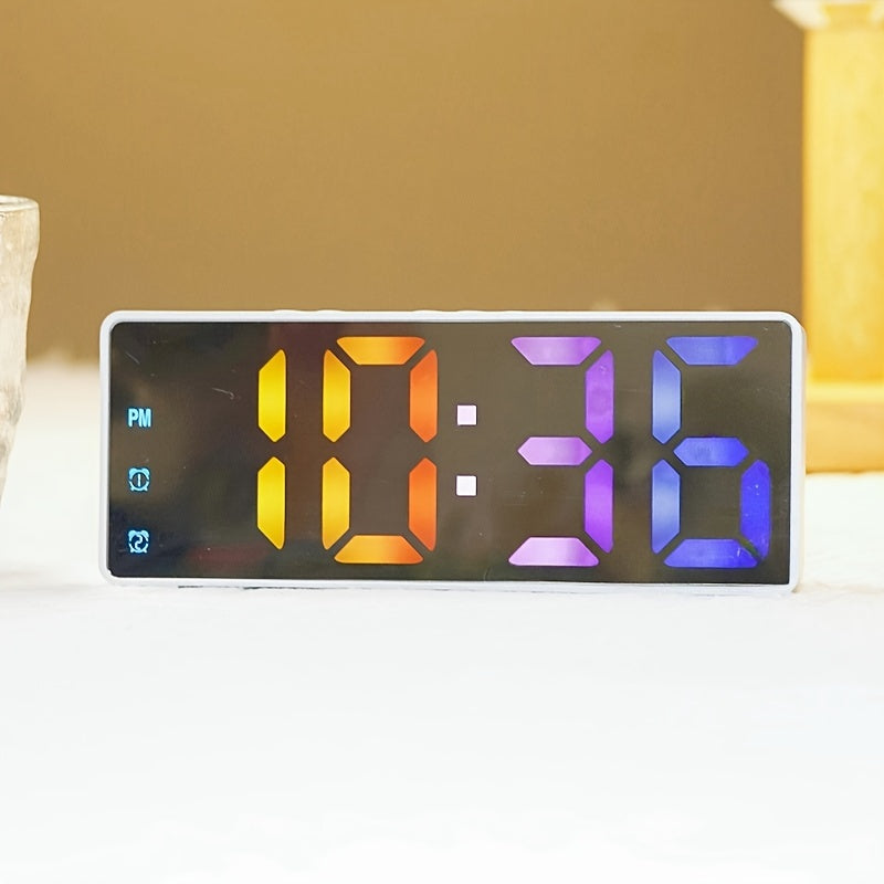BrightTime Klokke - Belyst LED Vekkerklokke med Dato