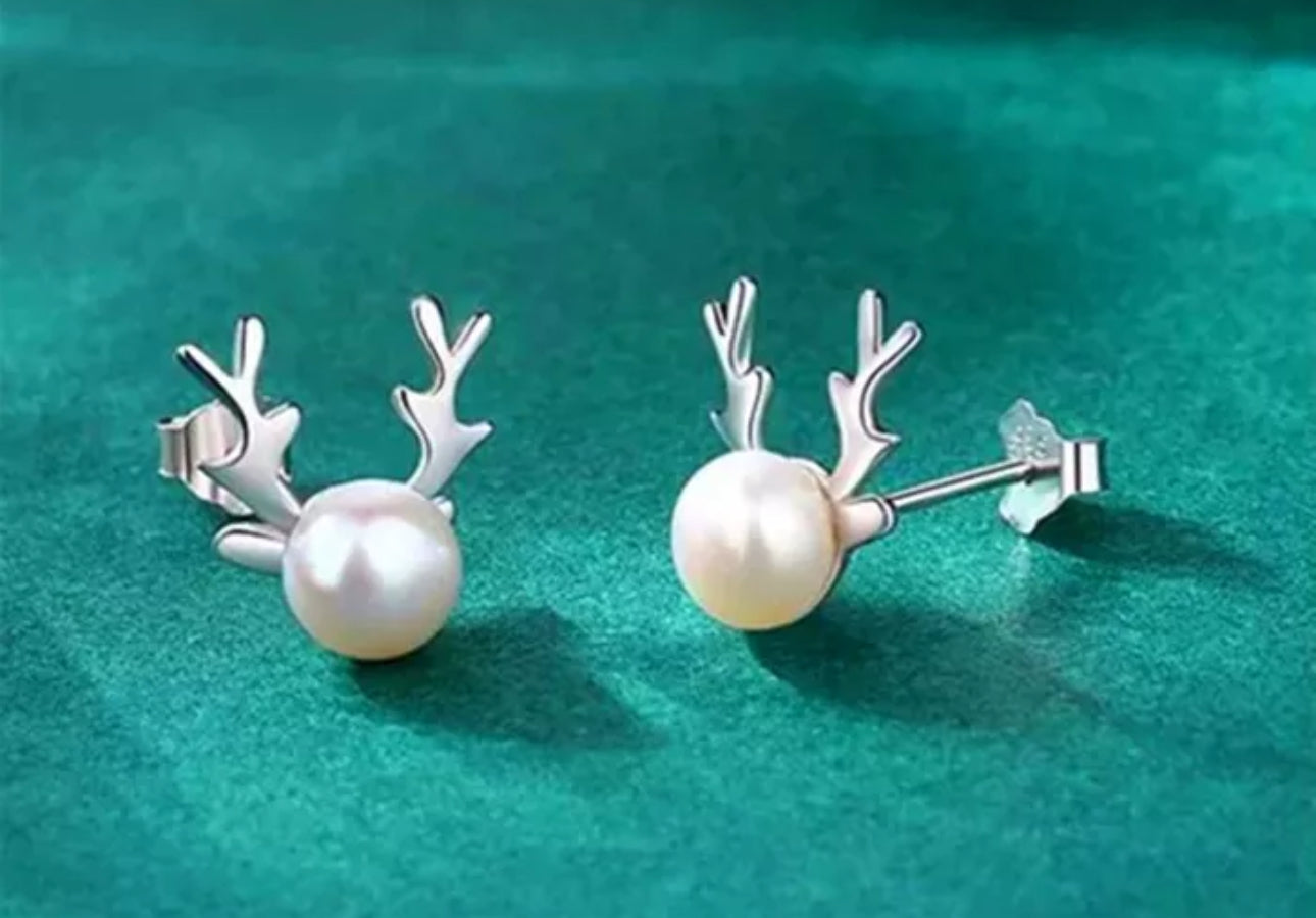 Norvo | Perle reinsdyr øredobber