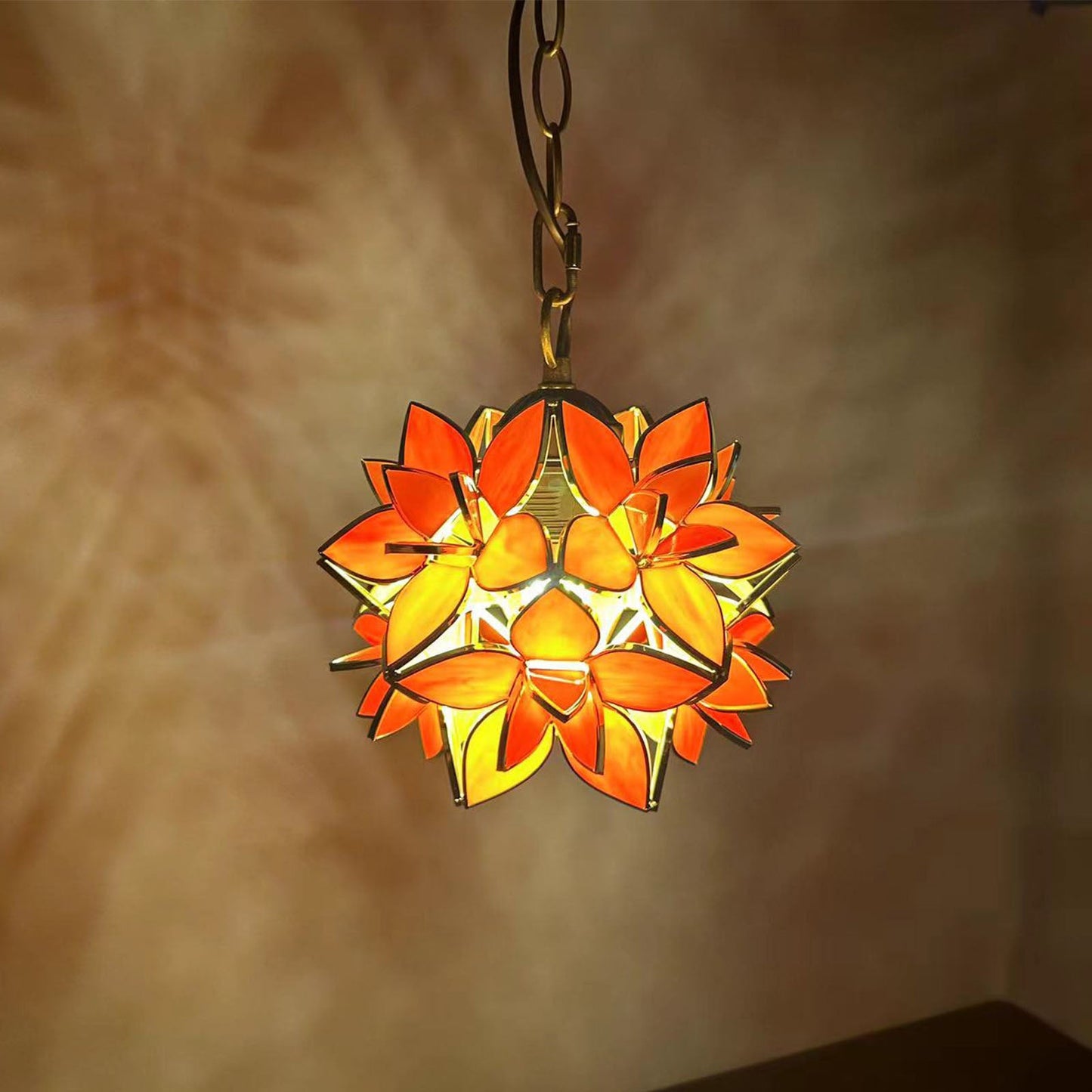 Norvo | Tradisjonell Tiffany Rund Blomsterball Sink Farget Glass 1-Lys Pendellampe for Stuen