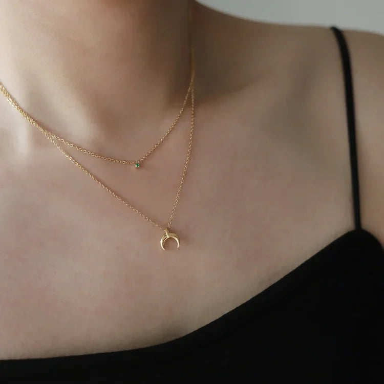 Elegant Grønn Diamant Dobbel Halvmåne Kjede - Selina Collection