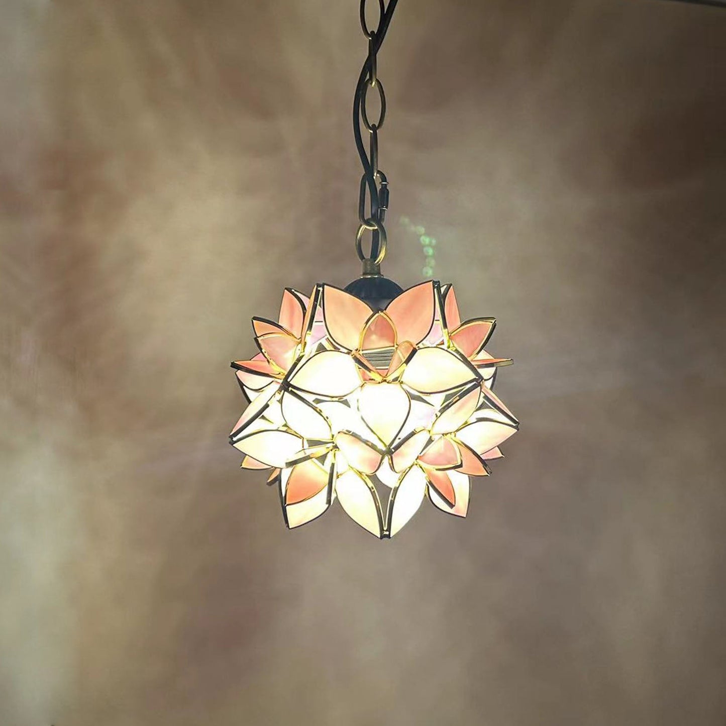 Norvo | Tradisjonell Tiffany Rund Blomsterball Sink Farget Glass 1-Lys Pendellampe for Stuen