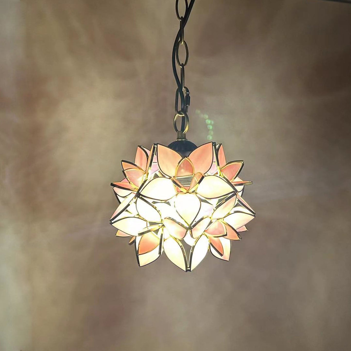 Norvo | Tradisjonell Tiffany Rund Blomsterball Sink Farget Glass 1-Lys Pendellampe for Stuen