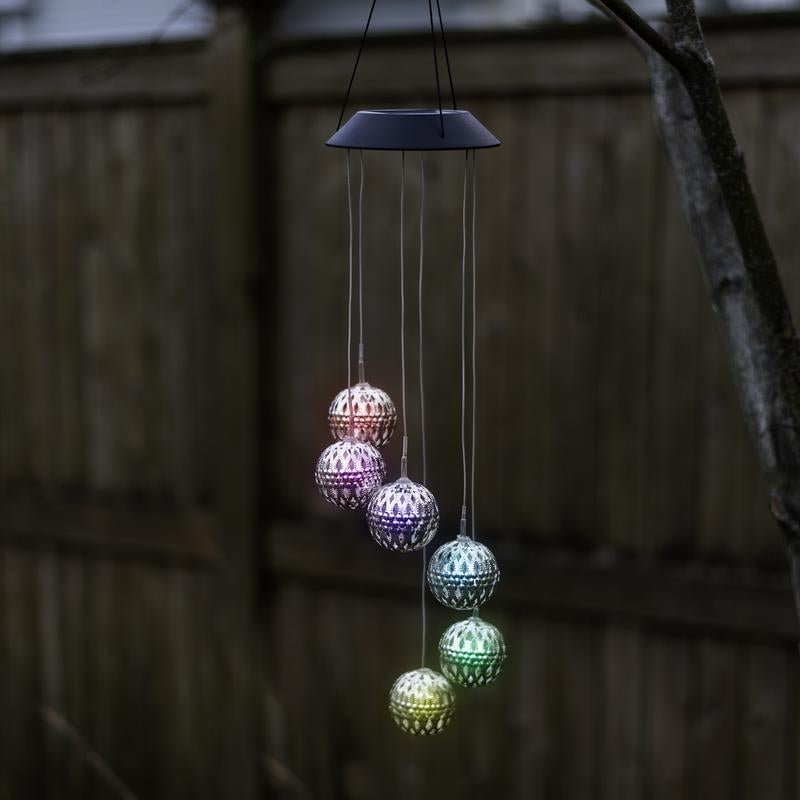 Norvo | Solmetal Ball Vindspeil – Solcelledrevet LED Hagedekorasjon med Beroligende Lyder
