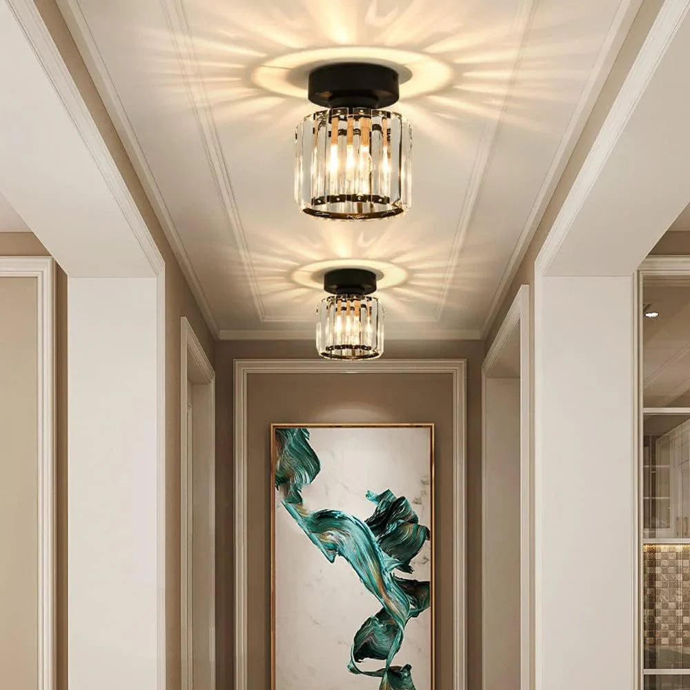 Norvo | Moderne Krystal Taklampe med Gull- og Svart Detaljer – Stilfull Belysning for Hjemmet Ditt