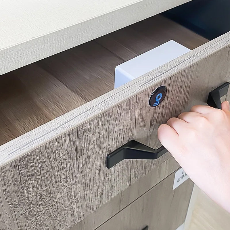 Norvo | Elektronisk skapdør for ut trekkbar garderobe (Gjør det selv)