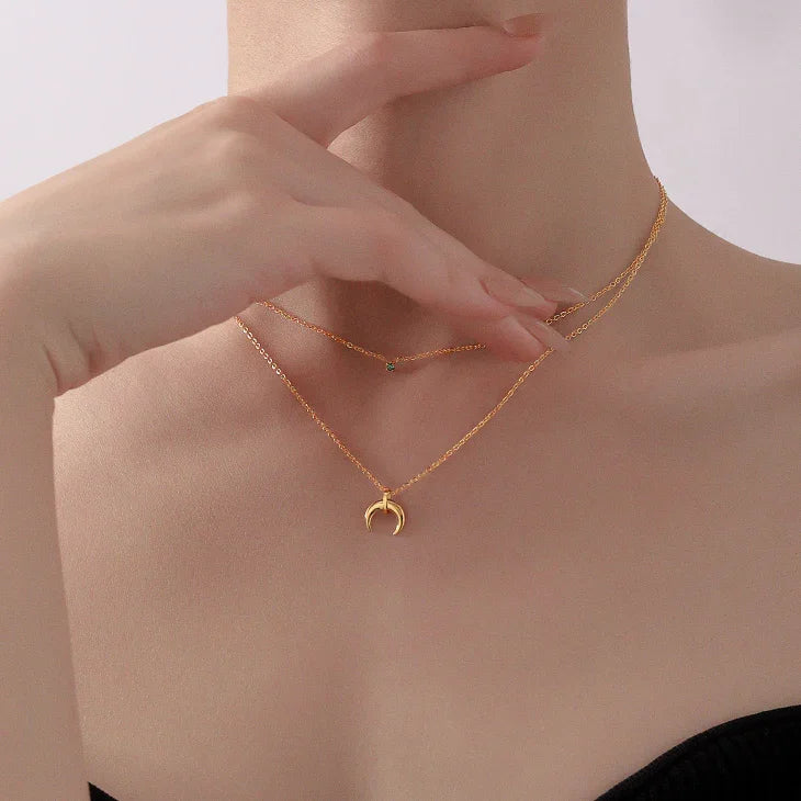 Elegant Grønn Diamant Dobbel Halvmåne Kjede - Selina Collection
