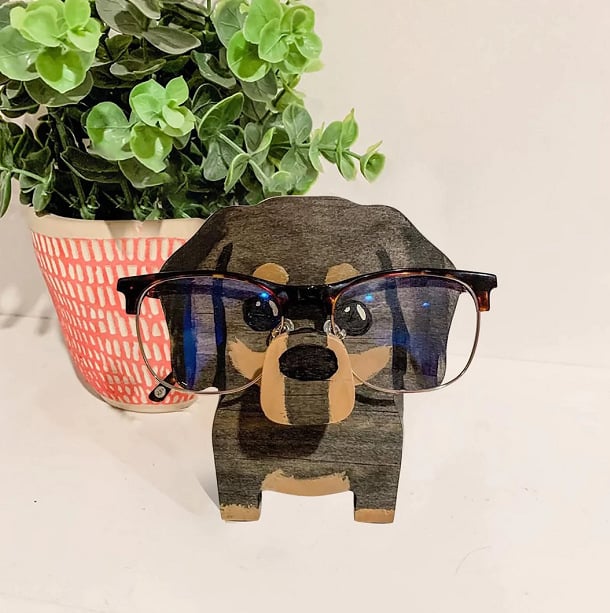 Norvo | 🦉Brillestativ i tre med dyr👓