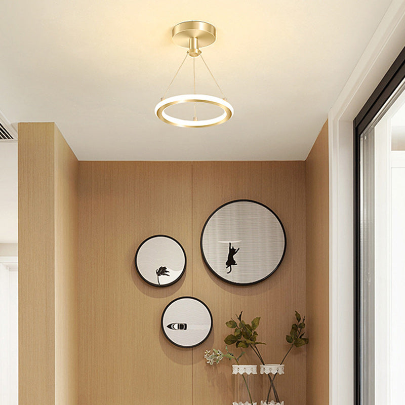 Norvo | Moderne Nordisk Rund Metall Silica LED Semi-Flush Mount Taklampe for Korridor
