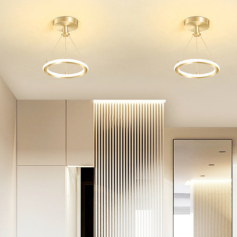 Norvo | Moderne Nordisk Rund Metall Silica LED Semi-Flush Mount Taklampe for Korridor
