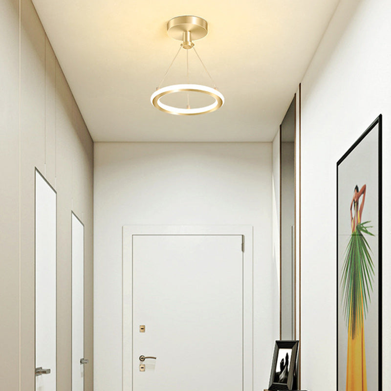 Norvo | Moderne Nordisk Rund Metall Silica LED Semi-Flush Mount Taklampe for Korridor