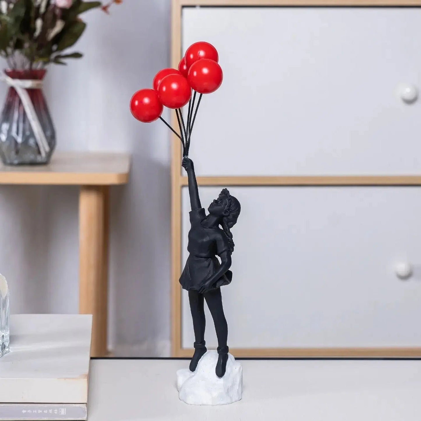 Norvo | Banksy flygende Ballongjente Statue