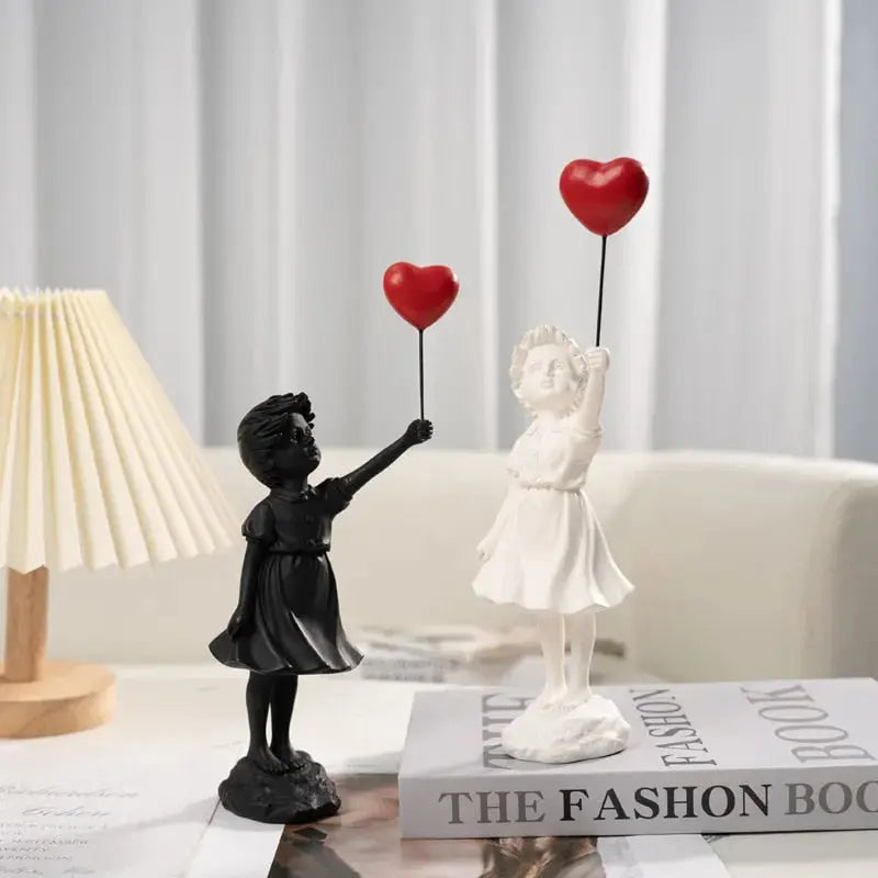 Norvo | Banksy flygende Ballongjente Statue