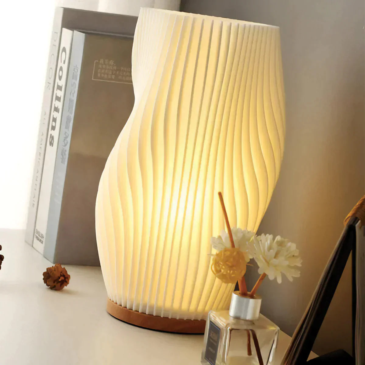 Norvo | USB-Drevet & Elegant Bølgedesign Bordlampe | WaveGlow