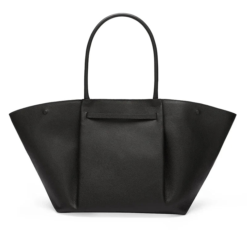 Norvo | Tassa Luksuriøs Overdimensjonert Skulderveske med Gullspenne – Elegant Minimalistisk Tote for Kvinner