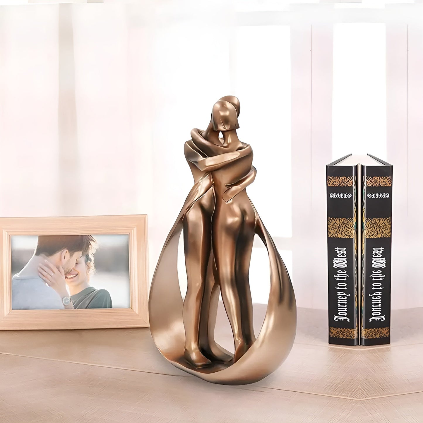 Norvo | Artistic romantic statue