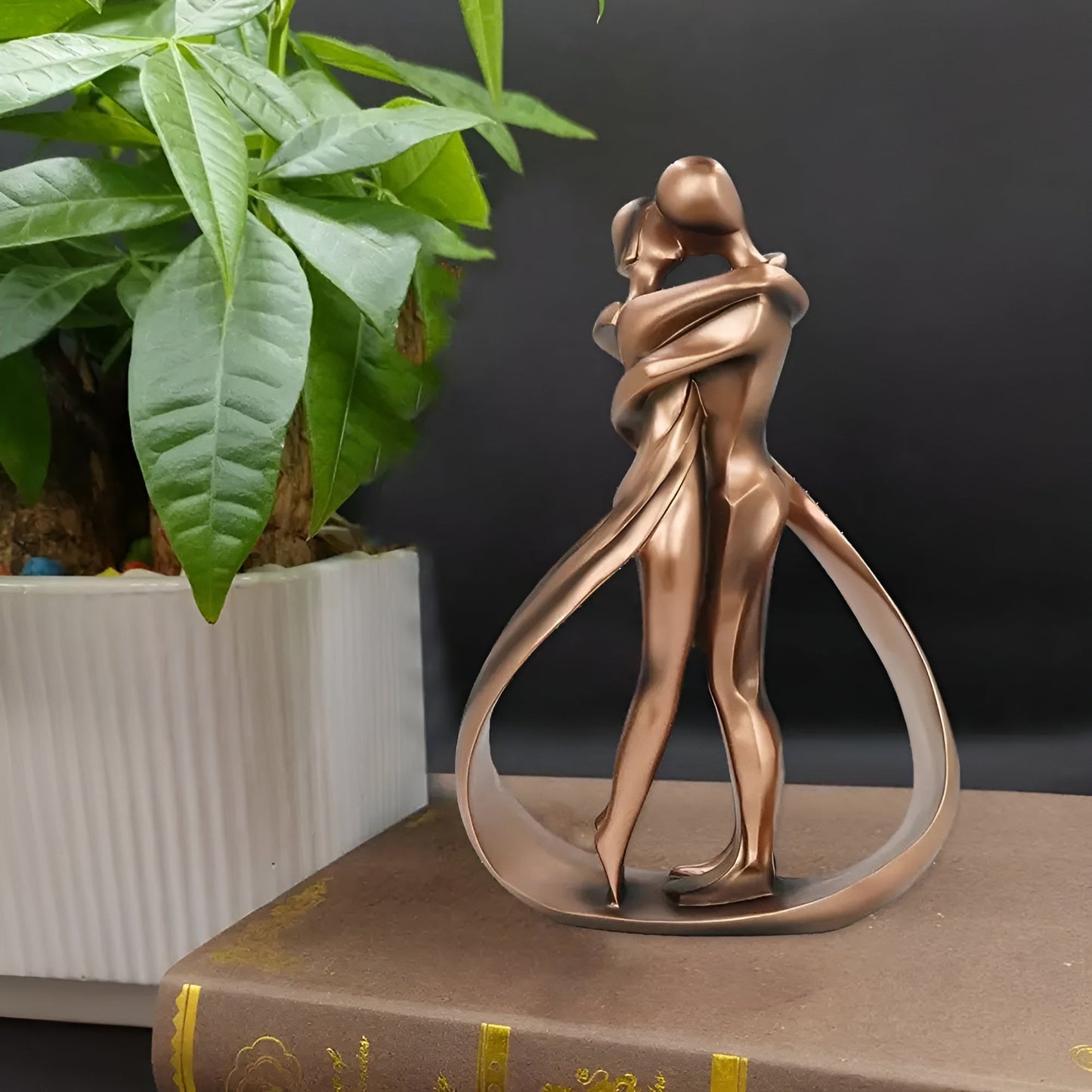 Norvo | Artistic romantic statue