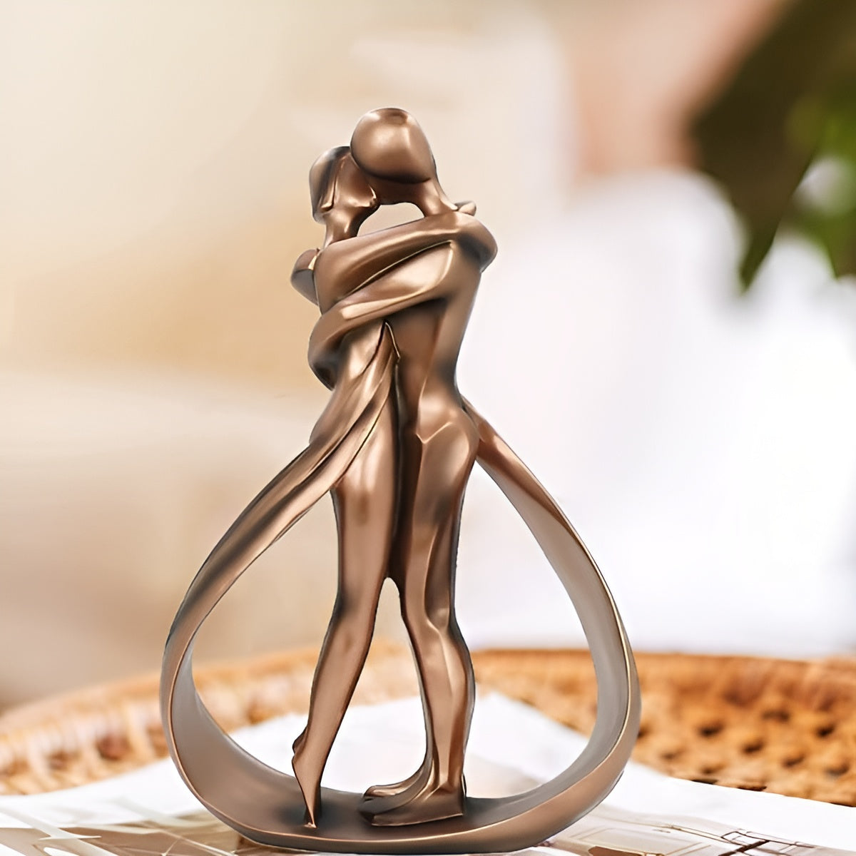 Norvo | Artistic romantic statue