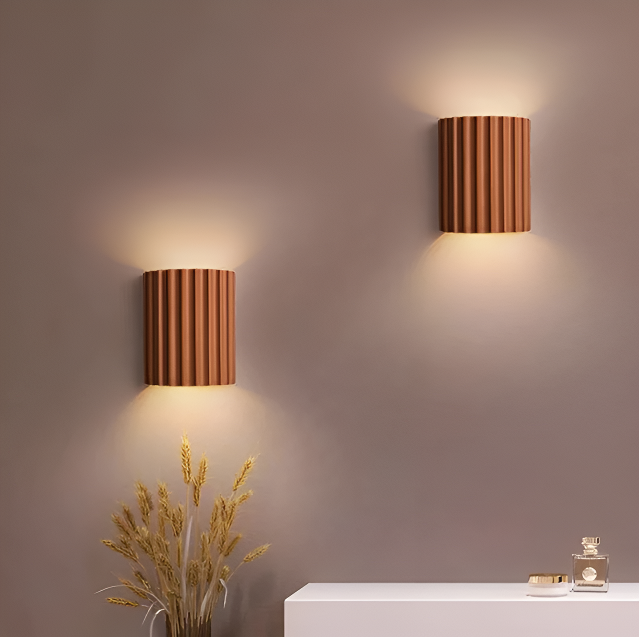 Norvo | Stripete LED vegglampe laget av harpiks for en moderne nordisk atmosfære