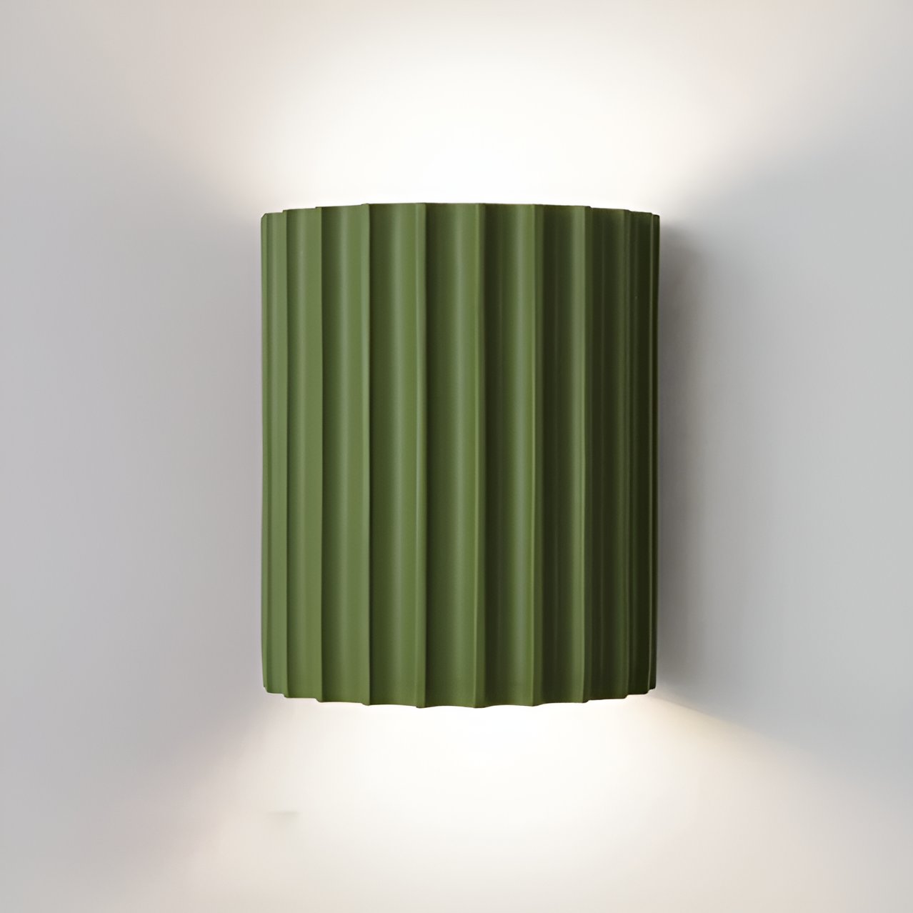 Norvo | Stripete LED vegglampe laget av harpiks for en moderne nordisk atmosfære