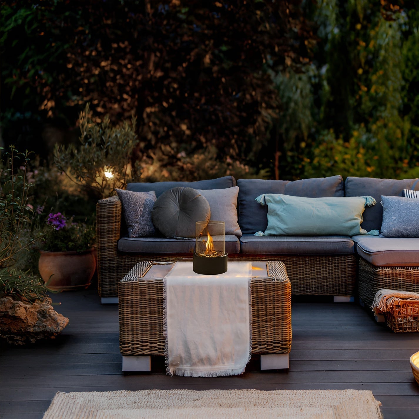 Norvo | Stilfullt Bordelement i Metall med svart base