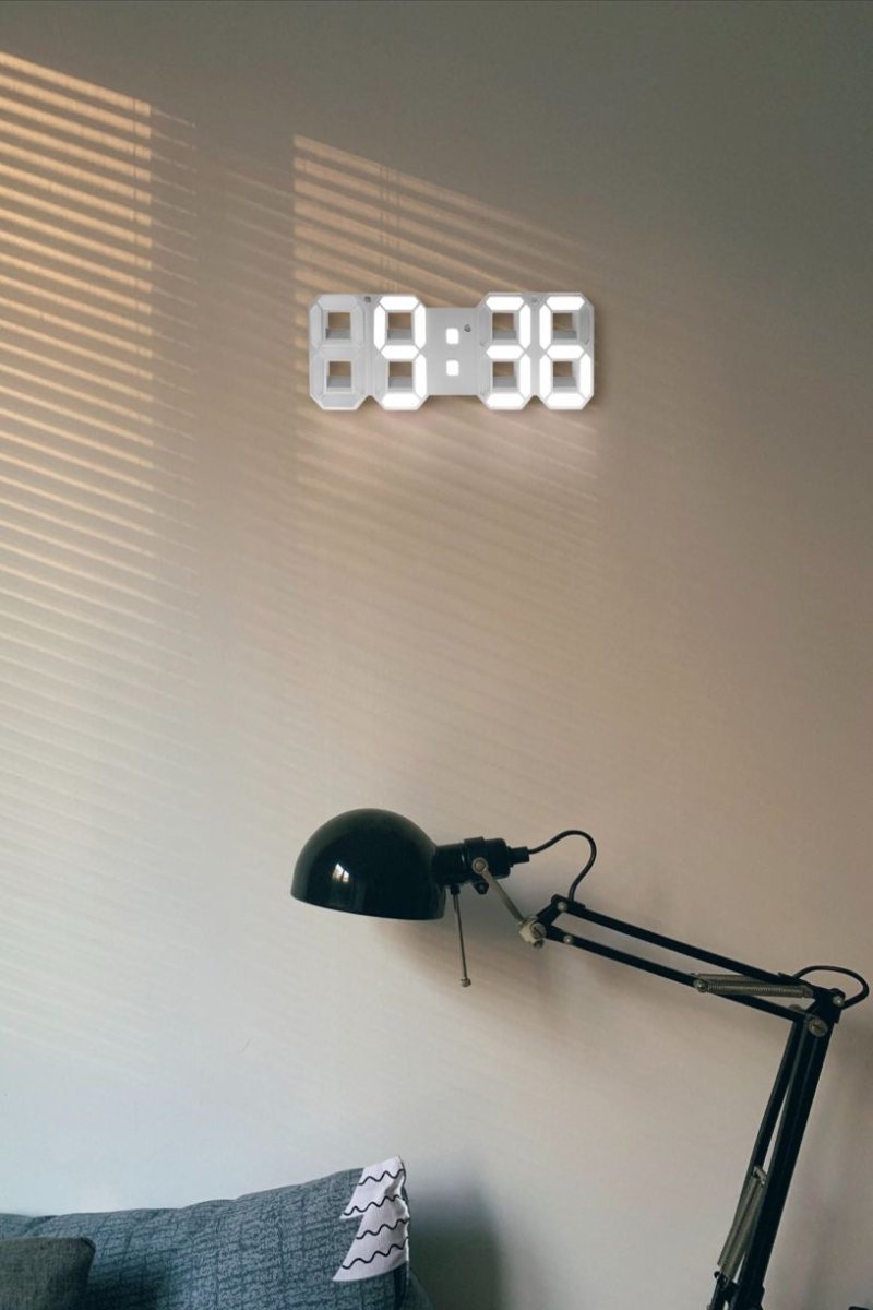 3D LED Veggklokke Norvo| Moderne Digital Klokke | Dimmbar LED Lys | Elegant Veggdekor