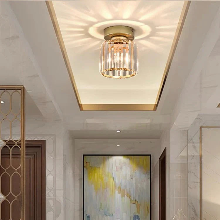 Norvo | Moderne Krystal Taklampe med Gull- og Svart Detaljer – Stilfull Belysning for Hjemmet Ditt