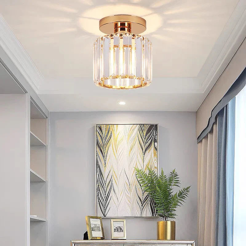 Norvo | Moderne Krystal Taklampe med Gull- og Svart Detaljer – Stilfull Belysning for Hjemmet Ditt