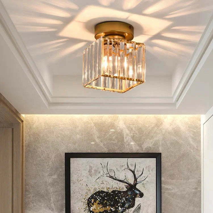Norvo | Moderne Krystal Taklampe med Gull- og Svart Detaljer – Stilfull Belysning for Hjemmet Ditt
